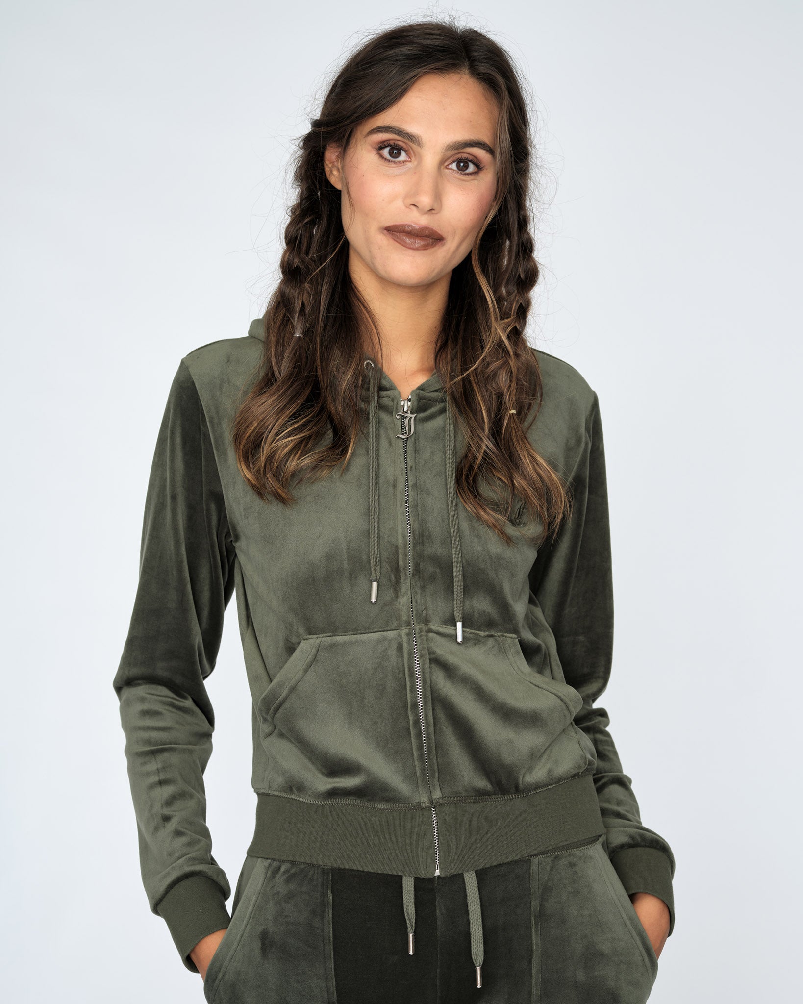 Yosh qaynonam va xotinimni sikdi Kavkaz erkaklar sichqonlarini sorish