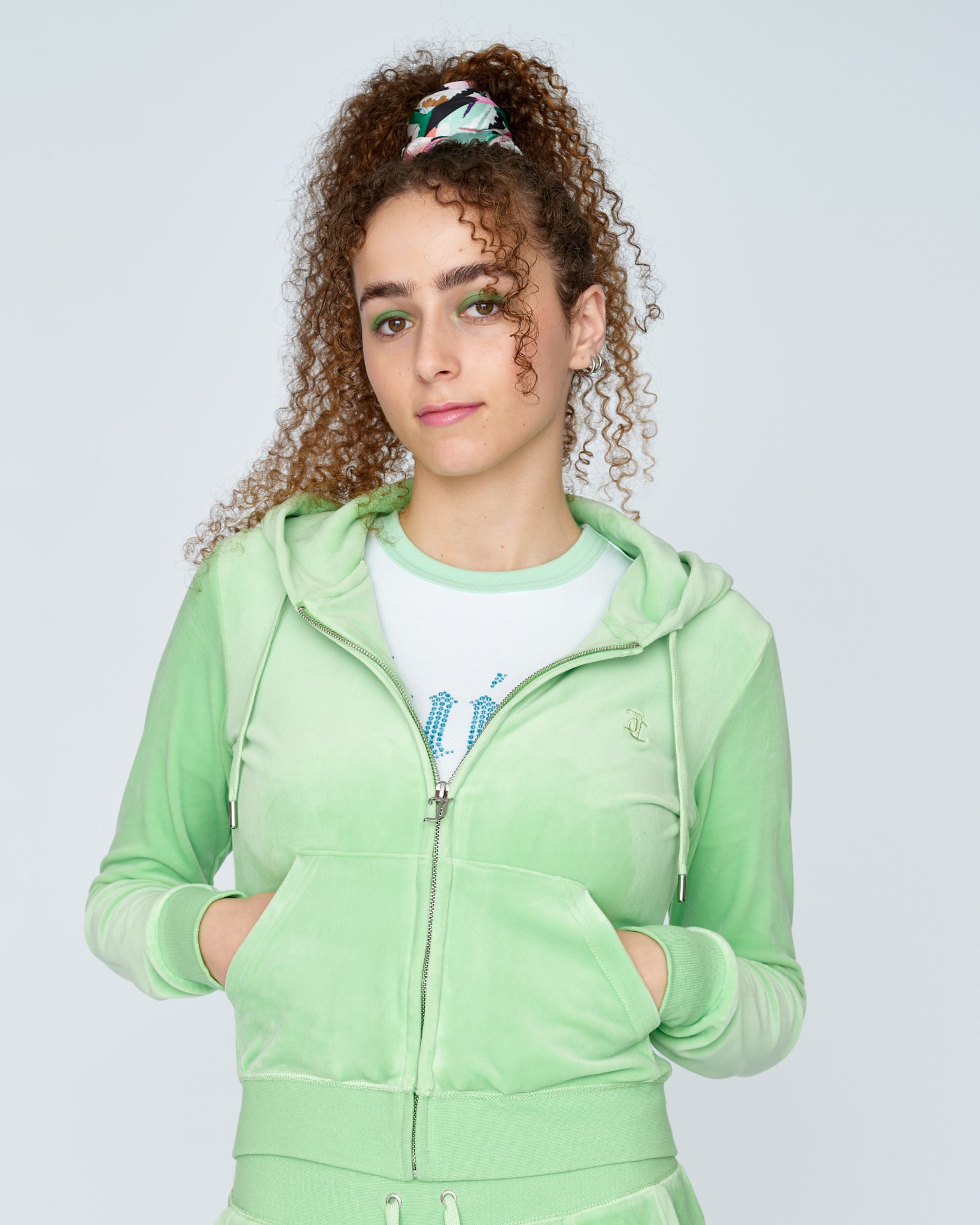 Juicy Couture　グリーンフードつきジップアップパーカ　緑ー Juicy Coutureグリーンフードつきジップアップパーカ緑ー